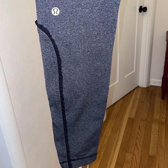Lululemon Mid Rise Cycle Leggings | Gray & Black | Zipper & Ruffle Detail - Picture 4 of 5